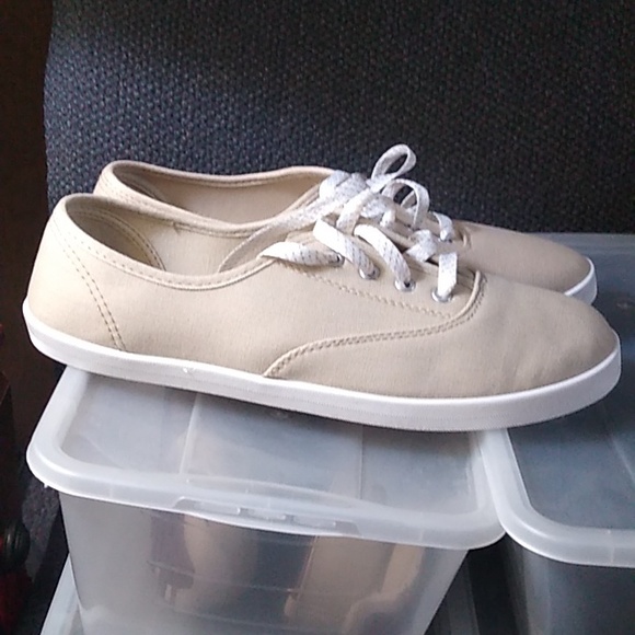 Canvas sneakers - Picture 2 of 8